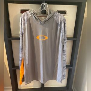 NWOT Men’s Oakley dry fit hoodie size XL